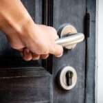 Puerta chirriante: 9 consejos para arreglarla